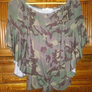 Camo "Vine & Love" Boutique Top💚
